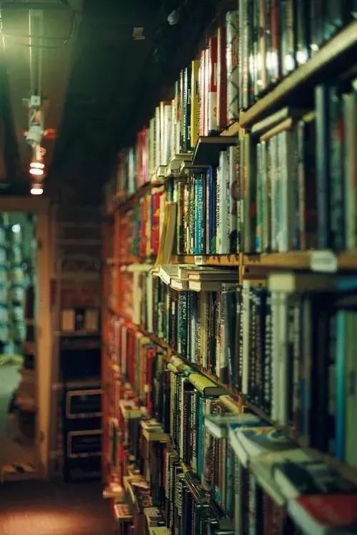 如何看待实体书店落寞,传统书店衰落的根本原因是