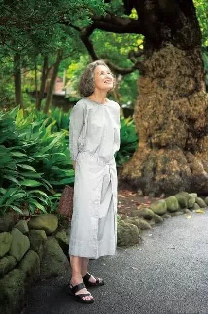 45岁眼部皱纹最有效去皱方法,缓解眼部皱纹黑眼圈用什么