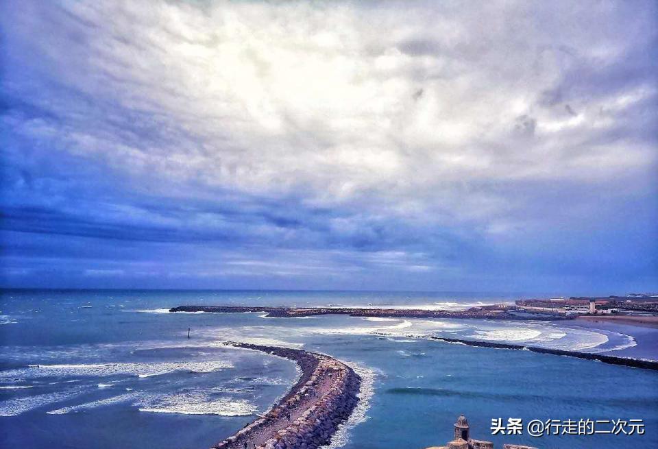 比舍万沙夫更美的“蓝城”，大西洋的风就在耳边吹过，还可以吸猫