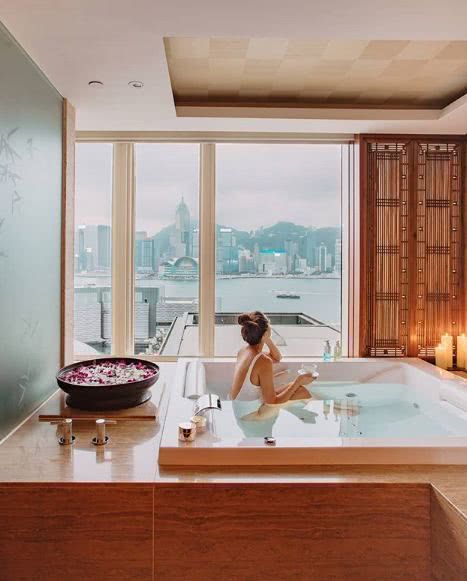 世界上最性感的浴缸，相机先尝鲜