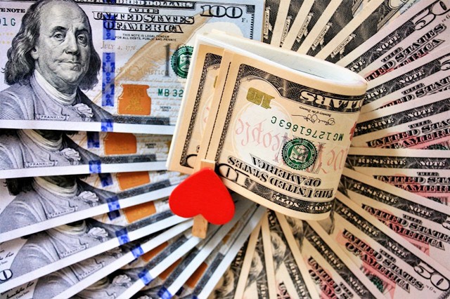 各国抛售美国国债对黄金的影响,抛售美国国债换回的是美金吗