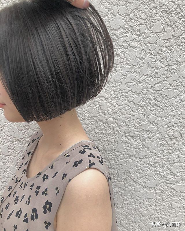 新流行短发16款，怎么剪都不土，时尚女士都在剪