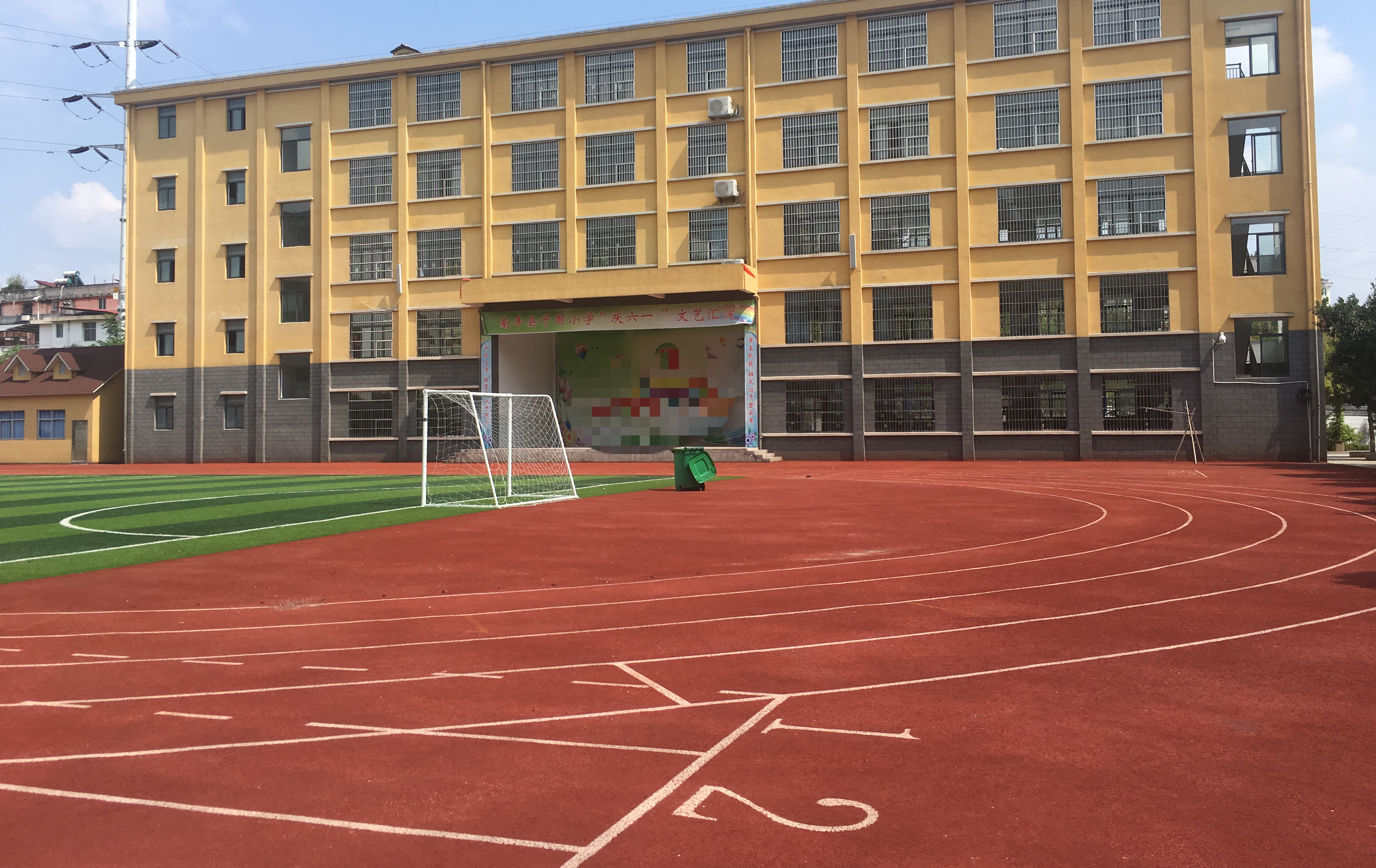 体育课突然受伤怎么解决,学生如何避免体育课意外伤害