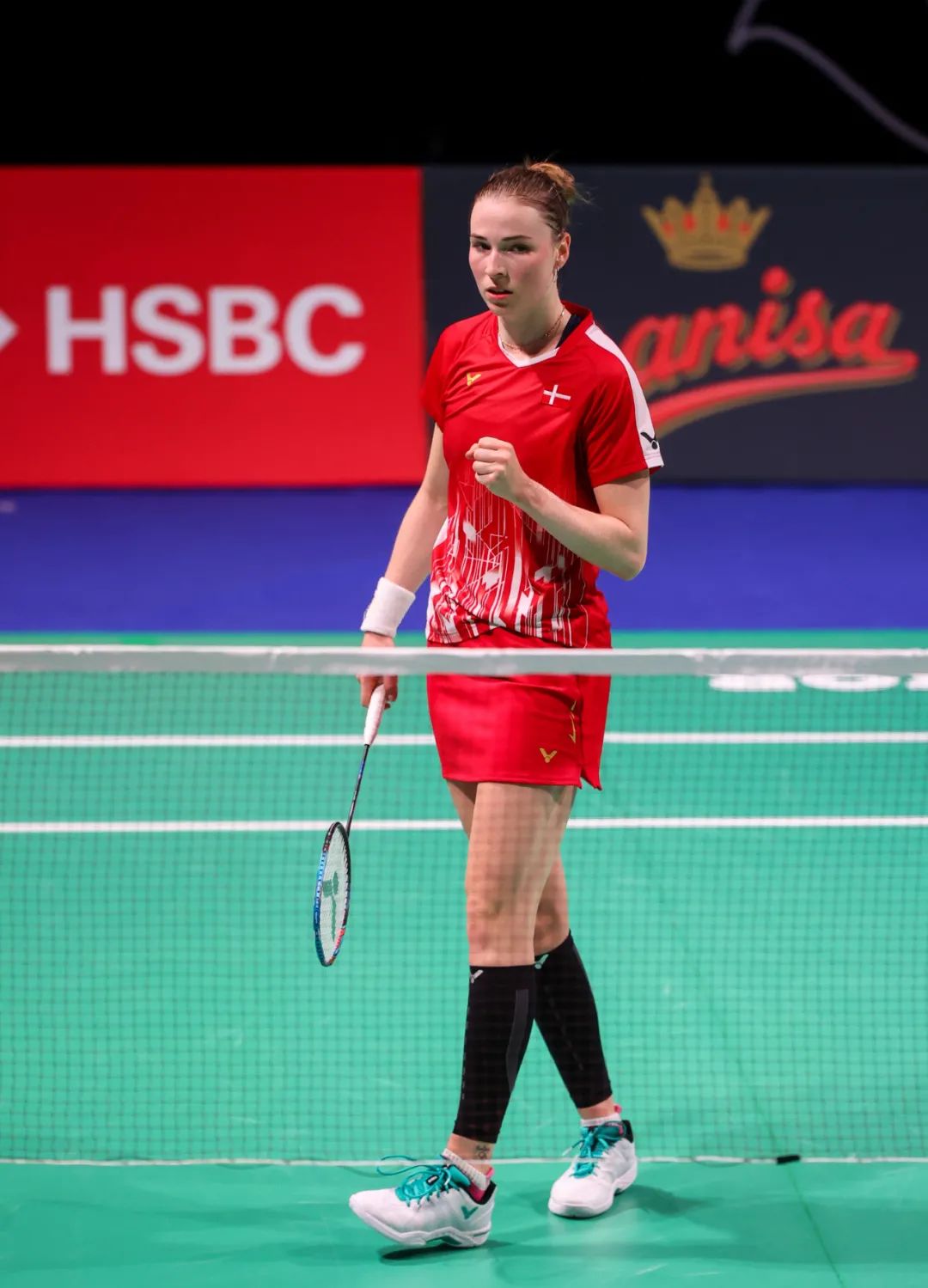 球鞋鞋底变黄是怎么回事,麦昆透明鞋底变黄怎么办