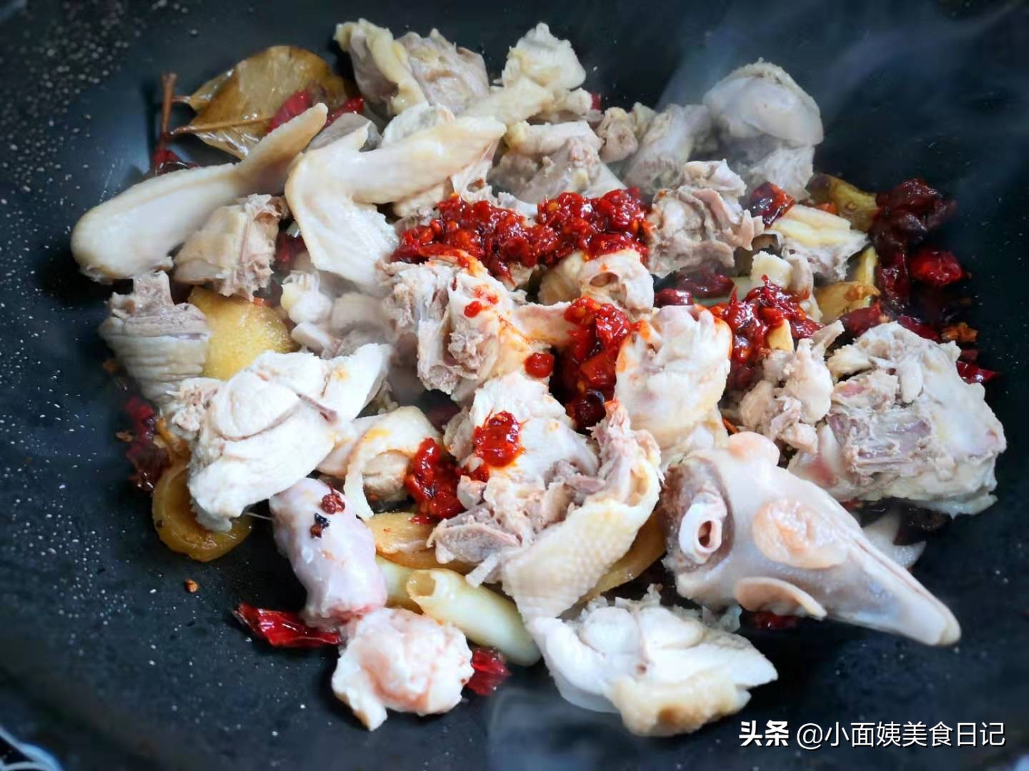 过年了，教你做一道土豆烧鸡的做法，味道不输大盘鸡，做法超简单