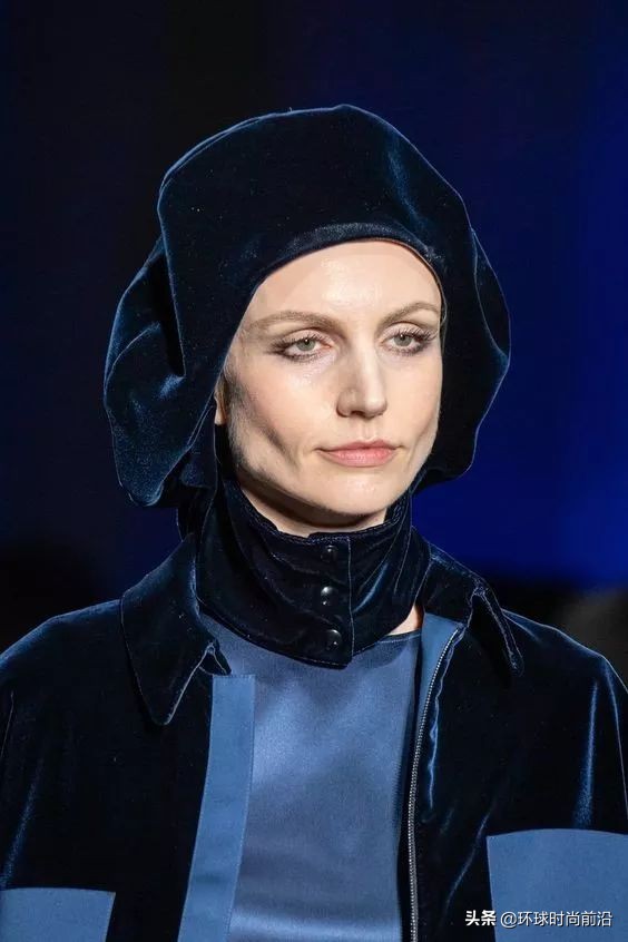 适合冬季脸大显脸小的帽子 (大圆脸适合什么帽子秋冬)