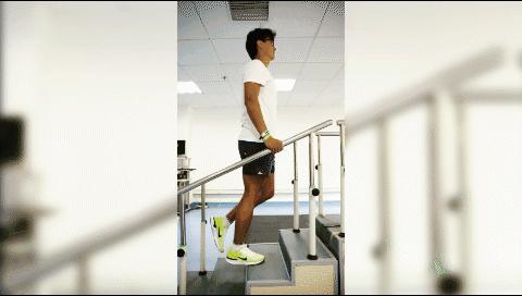 崴脚有什么好办法止痛,崴脚了怎么办用什么药