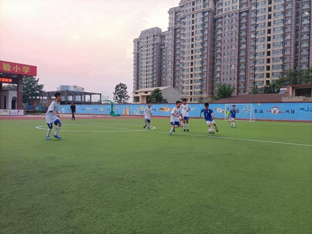 爱心帮扶助乡村学生圆足球梦,助力乡村篮球赛