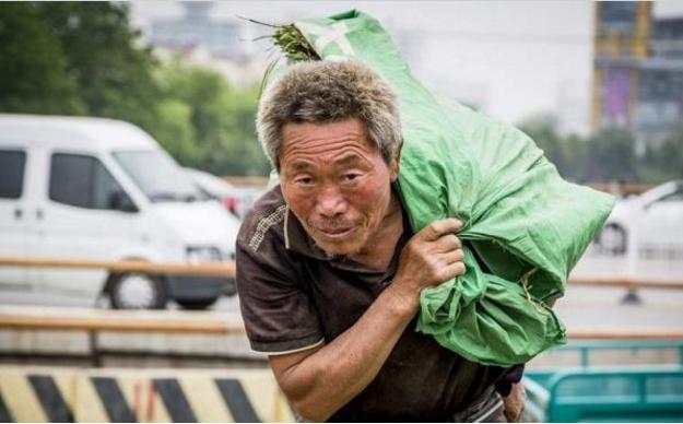 工地小工300一天不包吃住,工地300元一天高吗