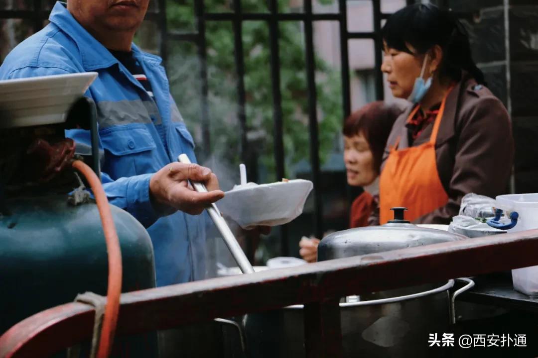 在西安，你一定要逛一次万寿路的早市