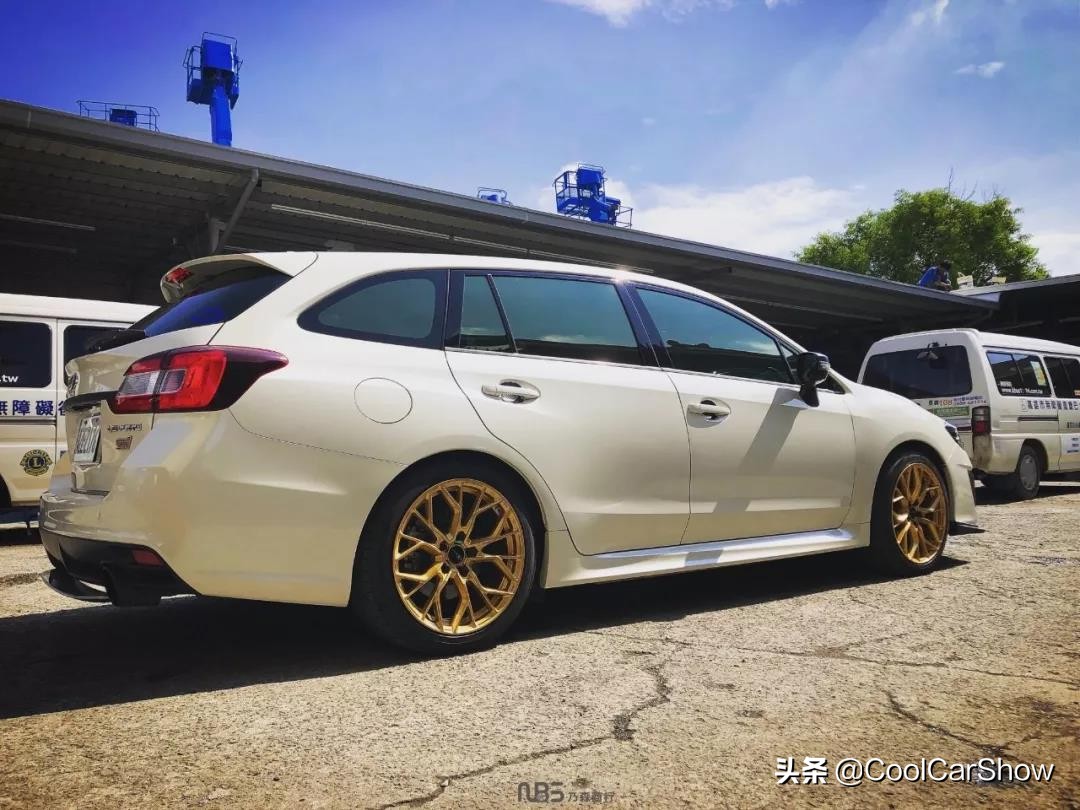 轮毂改黑绿双拼色案例,轮毂换色教程