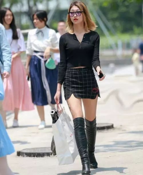 长筒靴怎么搭配派克服,长筒靴的穿搭技巧有哪些