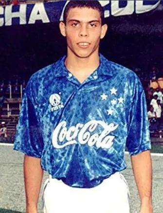 外星人得过几次世界杯冠军,20岁大罗获足球先生