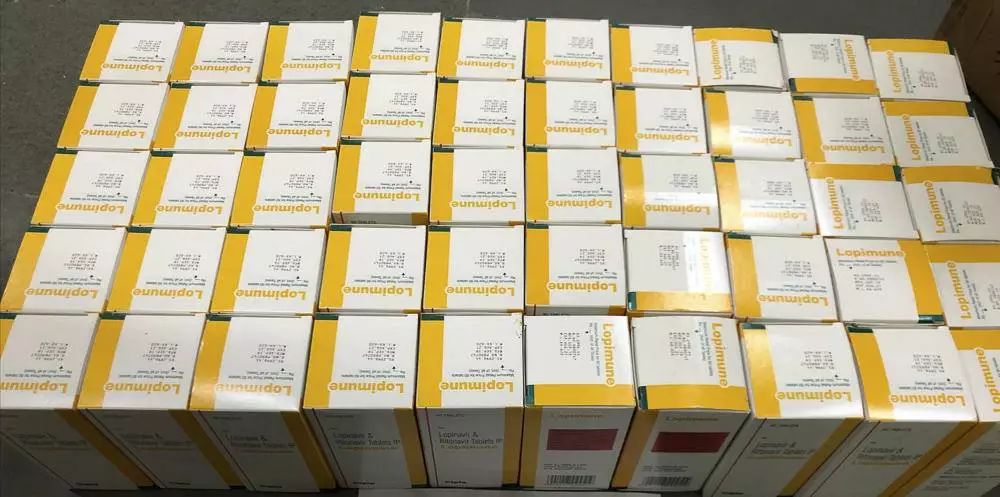 吃药的hiv患者会不会二次感染,hiv感染者积极治疗可以延缓发病吗