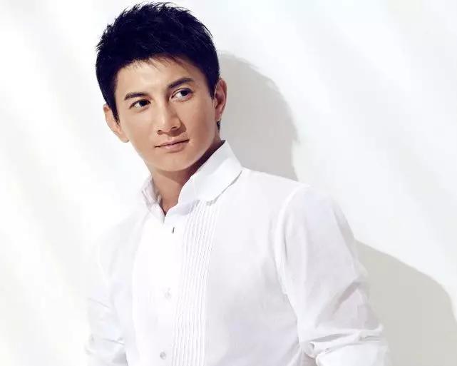 明星吴奇隆街头,明星是怎么被拍到的