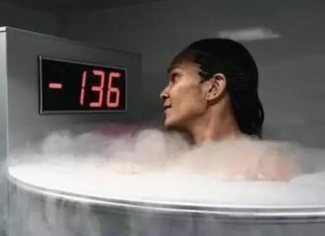 为什么运动员比赛结束后进冷冻箱,为什么运动员在比赛后要钻进冻箱