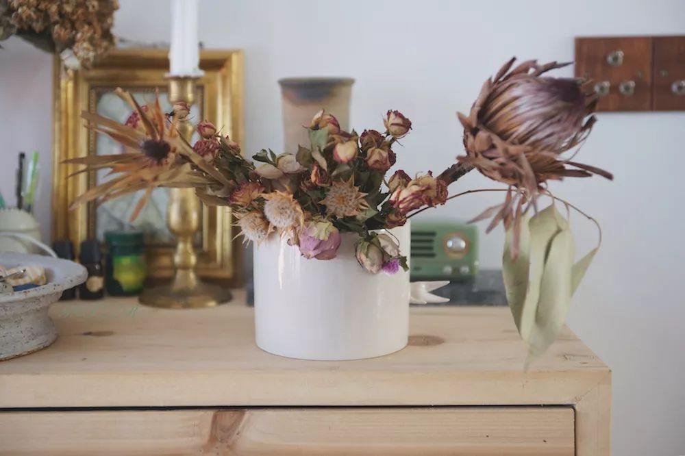 用水泥砌橱柜,用粘土做迷你橱柜