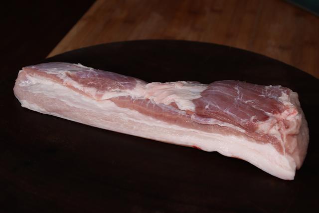 不管什么肉千万别直接焯水,不管炖什么肉焯水前多这两步