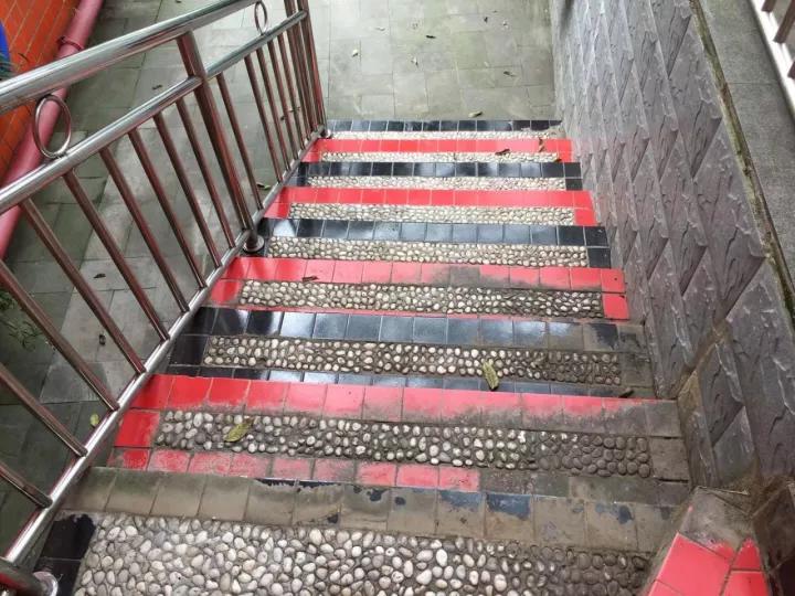 4.13重庆逐梦歌乐山上的“巴学园”探索“世界级乡村幼儿园