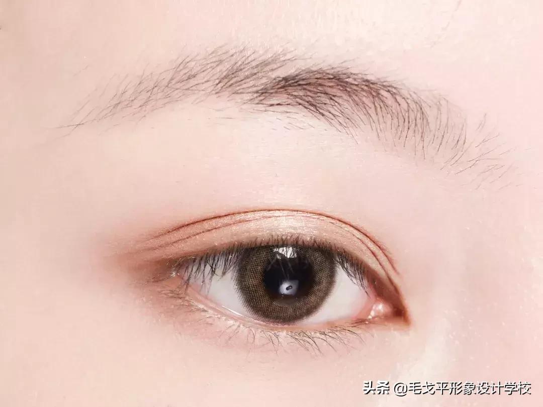 怎么画眼妆才不显脏,怎么防止眼妆花
