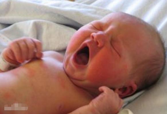 新生儿睡眠不稳怎么哄,新生儿睡不踏实老是要抱