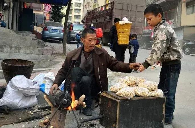 老外眼中的中国爆米花机,让老外震惊的中国爆米花机