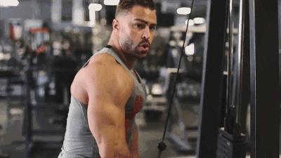 练肱三头肌避免小臂代偿,手臂肌肉训练三头肌在家