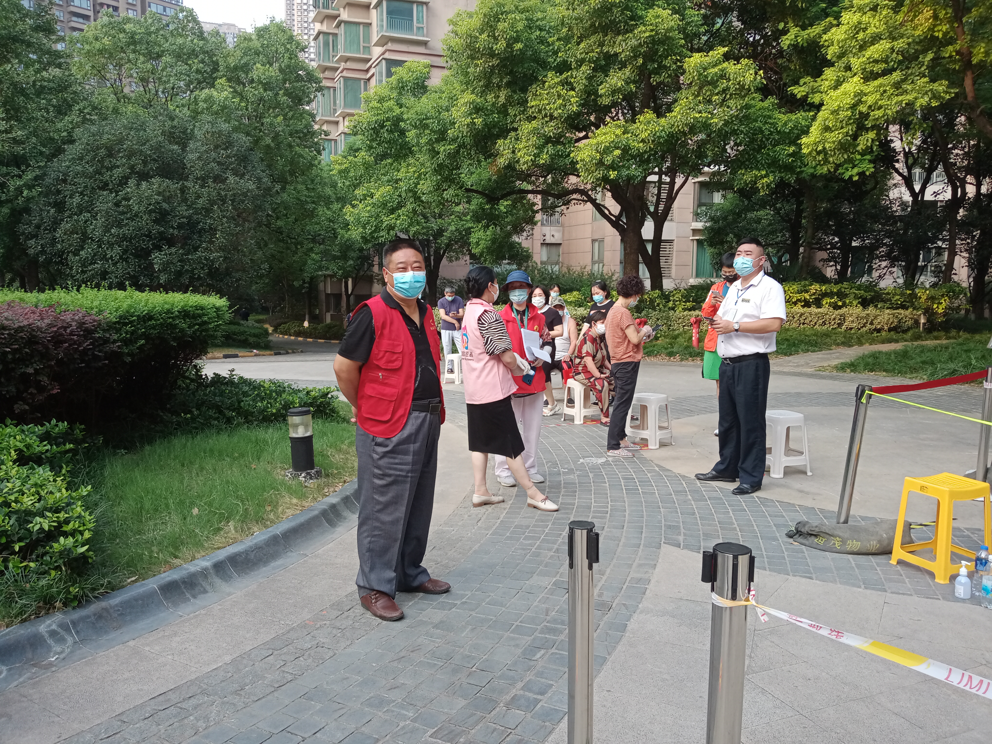 区街新闻｜70多幅照片记录世茂滨江社区辖内志愿者，南京感谢你们