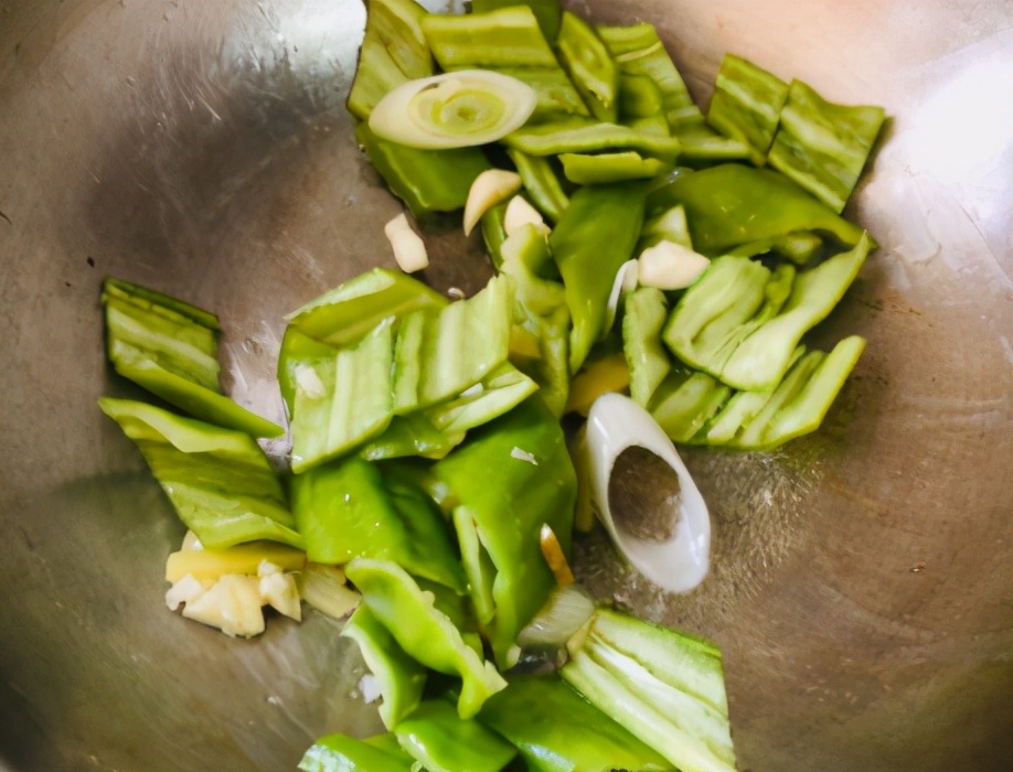 炒豆皮出水吗,炒豆皮怎么炒才最好吃