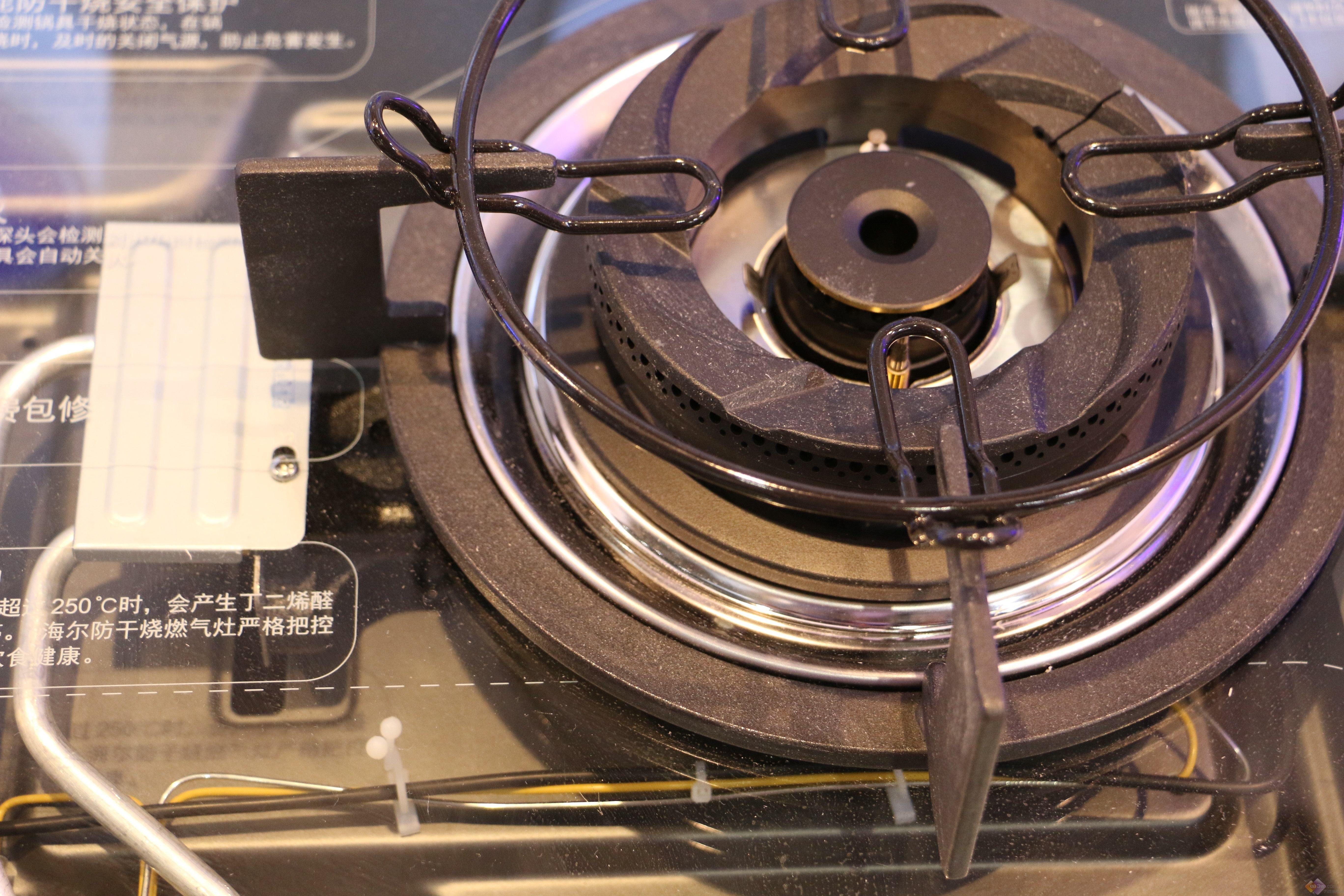 燃气灶打不着火松手就灭怎么办,燃气灶打不着火松手就灭是啥原因