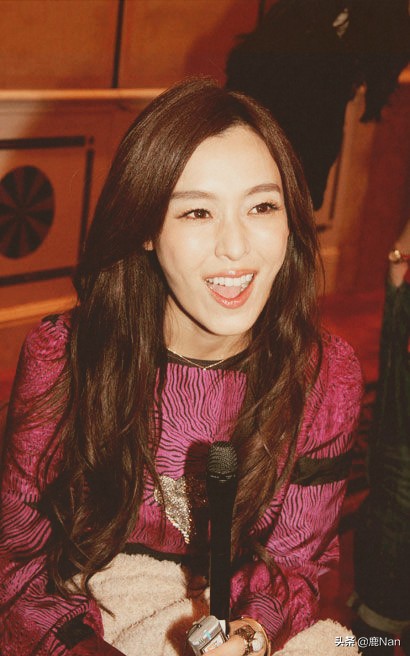 用盗版被群嘲，插刀好姐妹，“绿茶莲女”范玮琪是怎样炼成的？