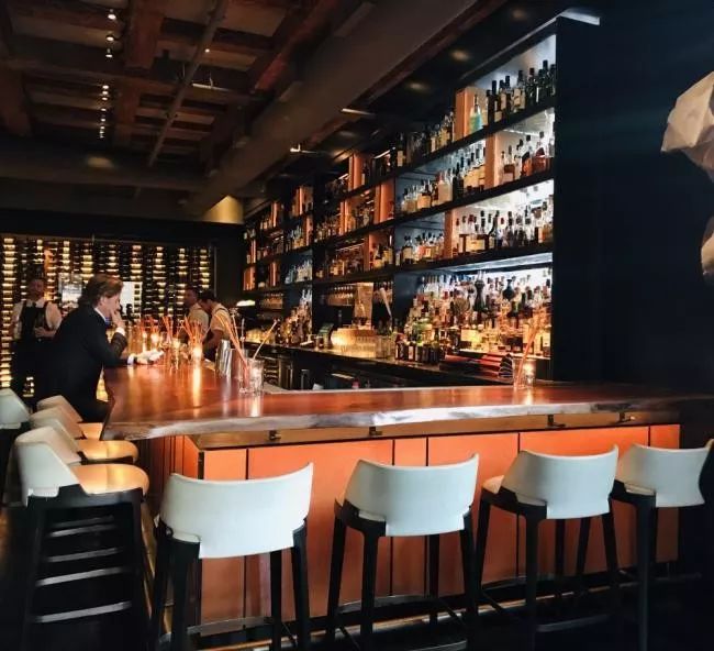 想要吃到温哥华最正宗的火焰炭烤牛排，耶路镇这家店一定是首选