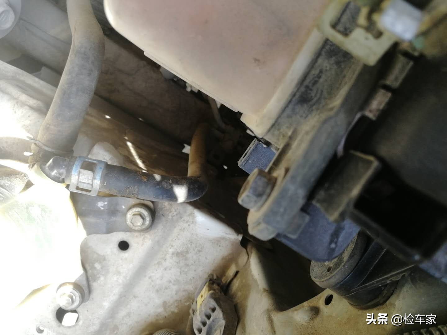 丰田兰德酷路泽手刹刹车位置,酷路泽28万左右的车