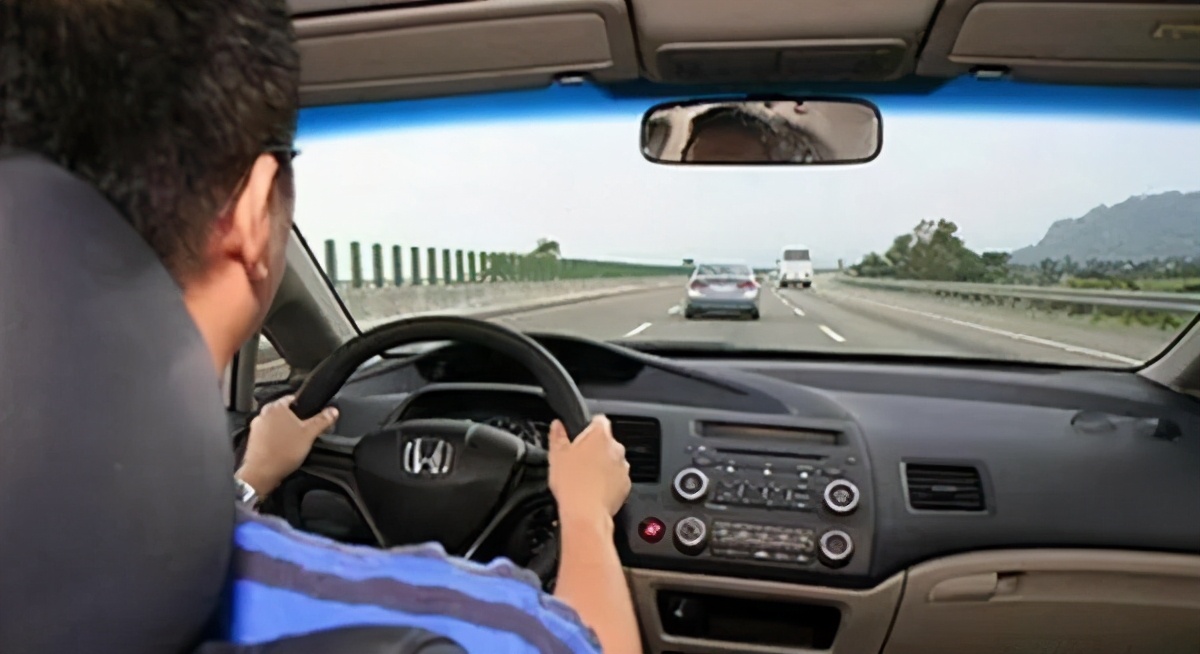 开长途很累为啥不愿让同车人驾驶,长途开车以后为什么感觉很累