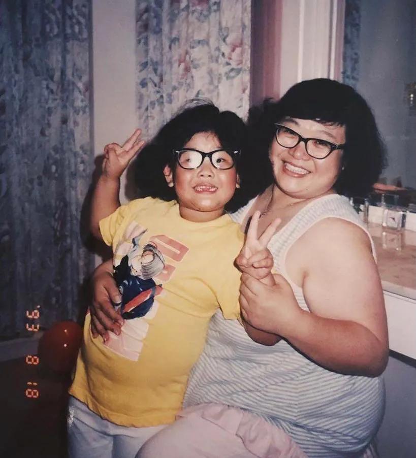 沈殿霞追思会上郑欣宜替父亲解围,郑欣宜已经继承肥姐遗产了吗