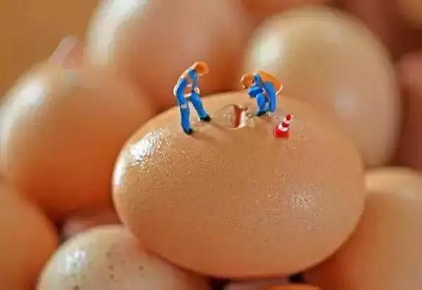 宝宝吃鸡蛋被噎住,婴儿吃蛋抢救过来不正常