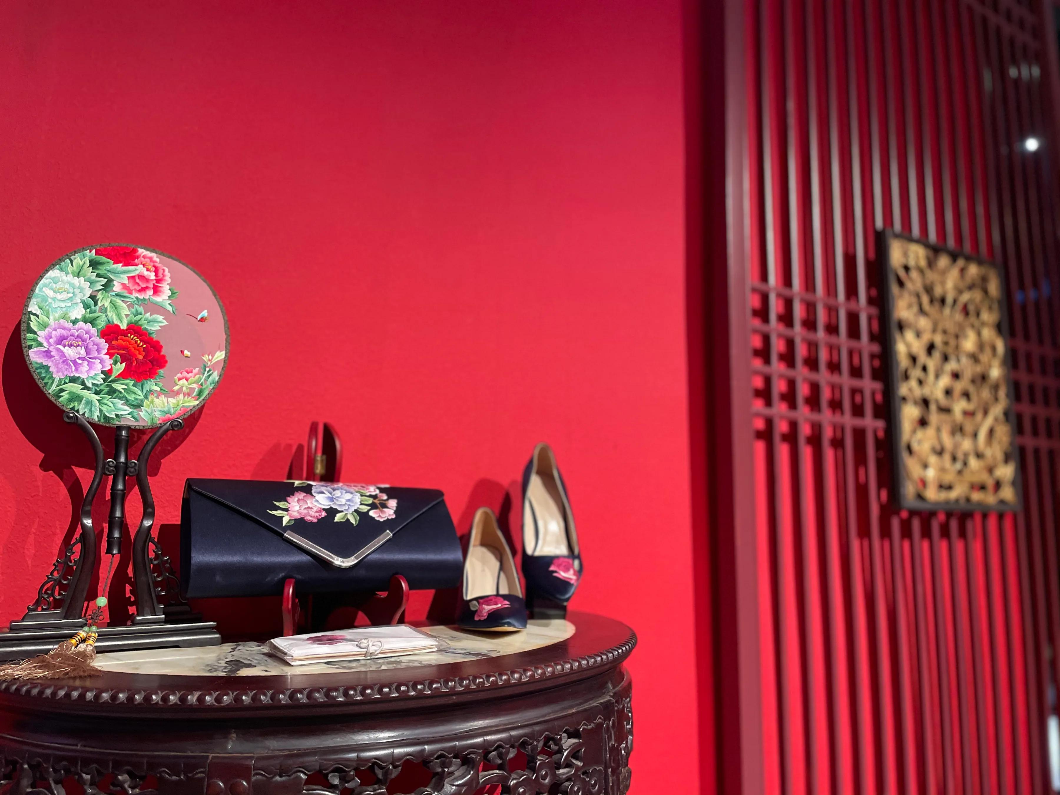 刺桐花开巨型雕塑,静待刺桐花开全文