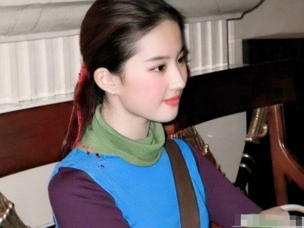 刘亦菲的写真旧照流出,刘亦菲白里透红豆瓣