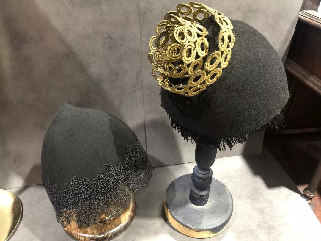 专访|“头大戴不下”怎么办？帽匠设计师Coco跟你聊帽子的学问