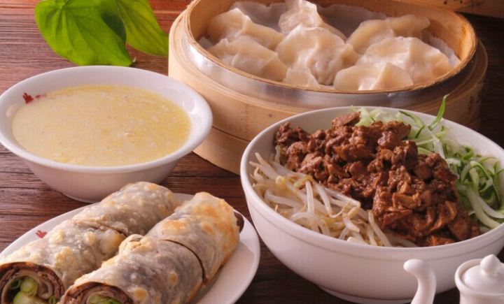 90后开早餐店一个月收回120万,大妈开早餐店也能年赚四五十万