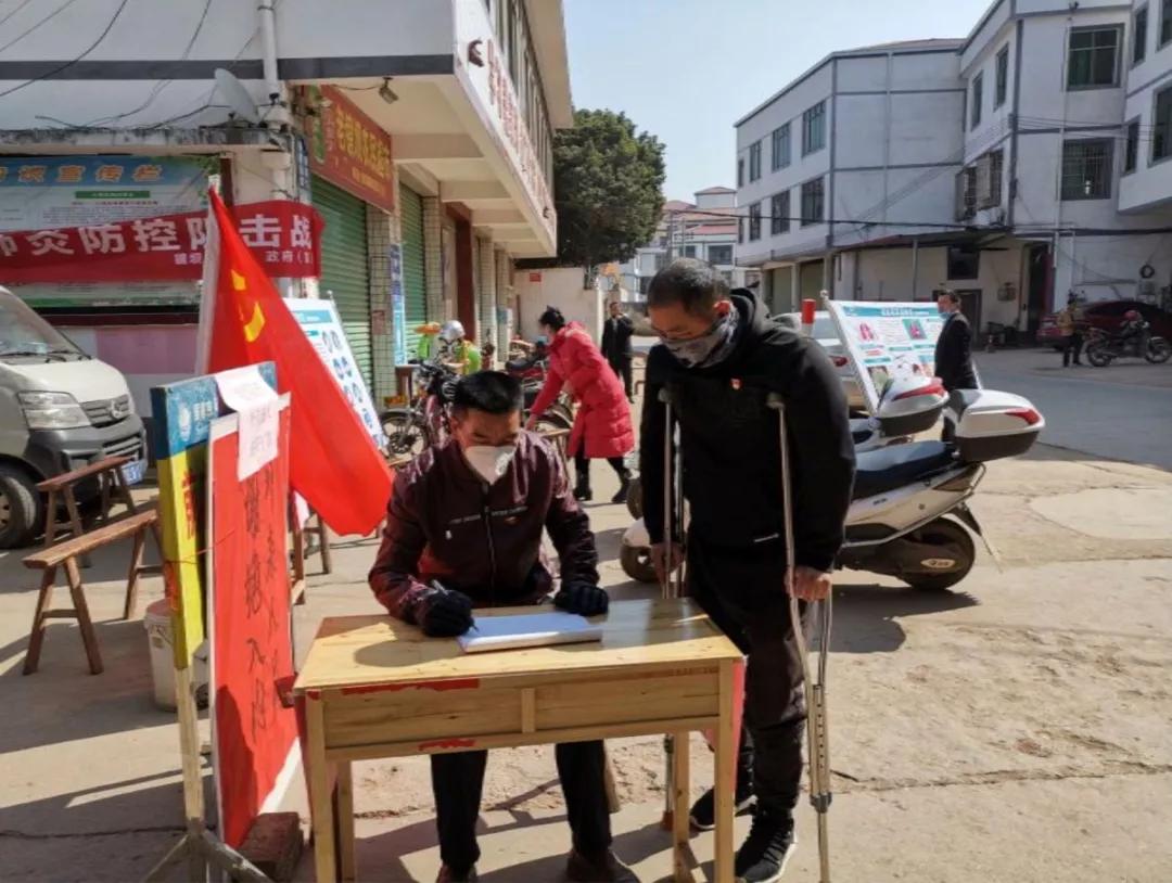 轻伤不下火线民警,轻伤不下火线战士