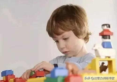 关注力不集中走神发呆做作业拖沓,三种方法解决孩子走神