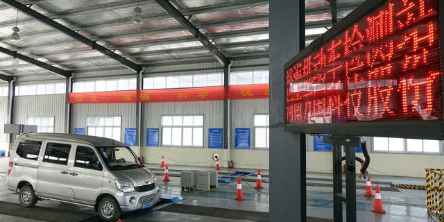 机动车未年检出现事故怎么处理,机动车未年检没有保险怎么处理