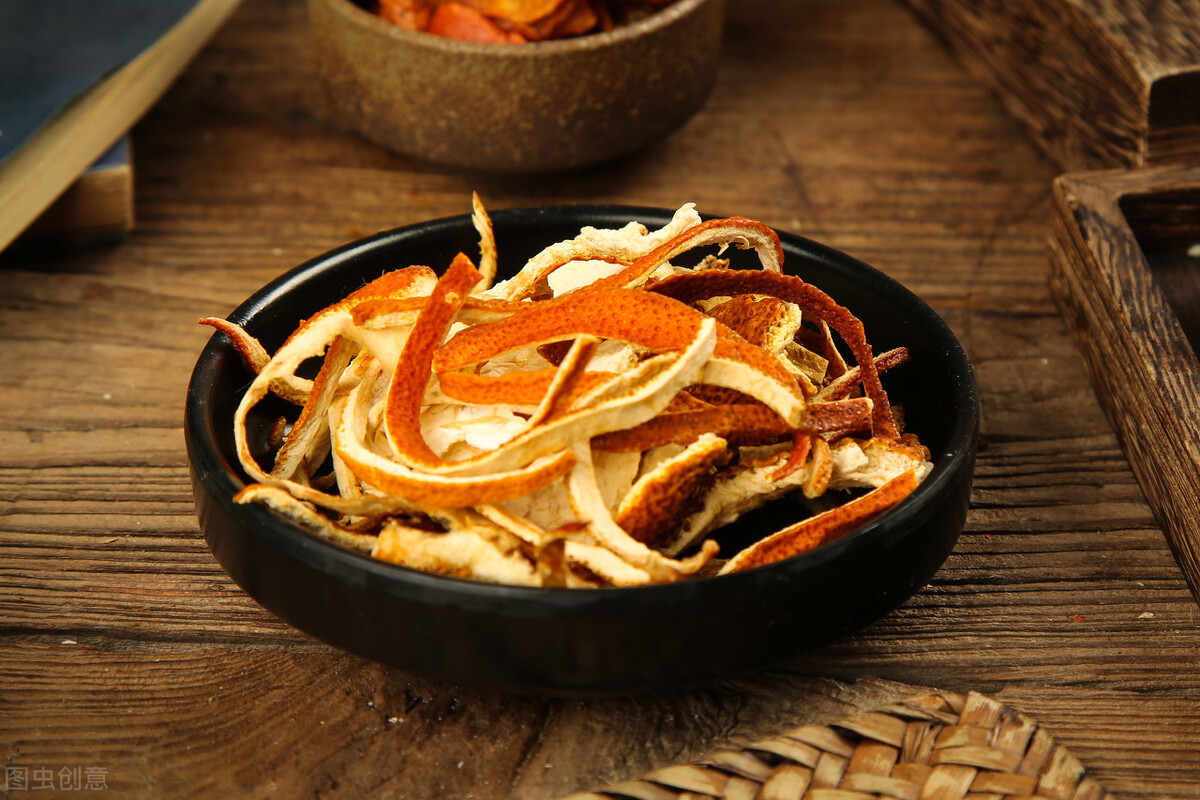 早晨起床有一两口黄痰嗓子也不疼,早晨起床嗓子有痰而且还是硬块