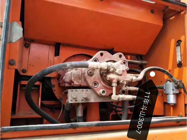 新疆二手斗山300挖机,斗山300挖掘机价格