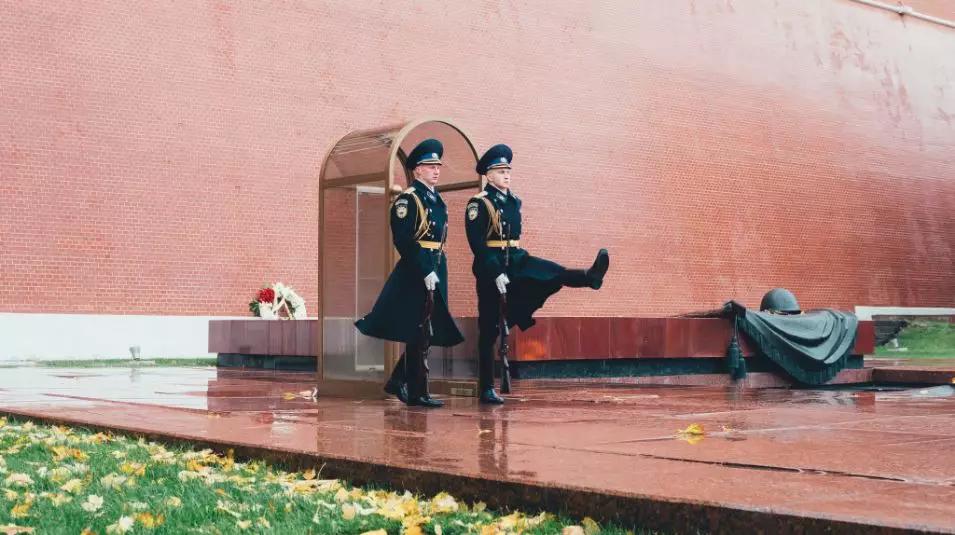 #山屿海国旅带你走进俄罗斯#“低调硬核铁憨憨，帮就是了！”