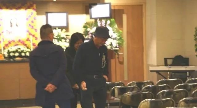 香港影星去世扶棺 (香港老艺人过世出殡)