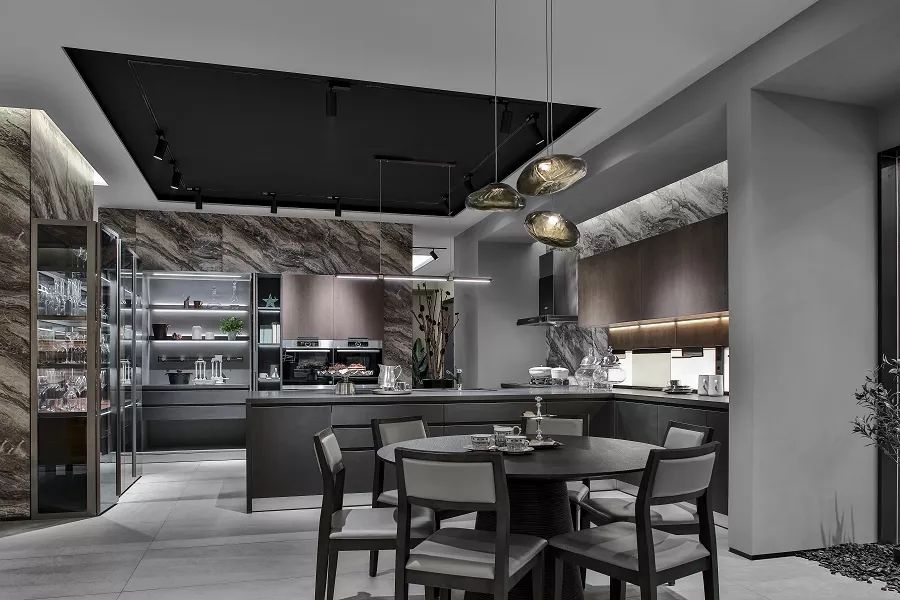 厨卫奥斯卡刻上德贝烙印，德贝制造荣耀亮相