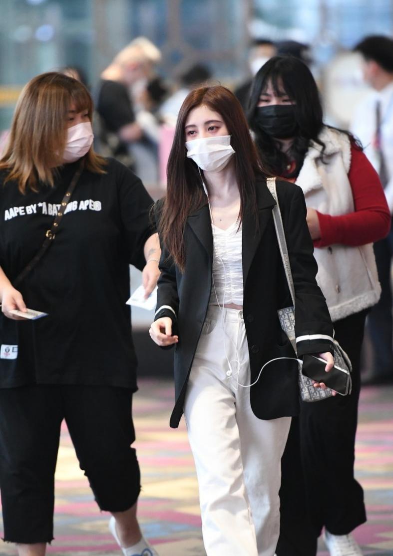 鞠婧祎锁骨有痣,鞠婧祎锁骨下有痣