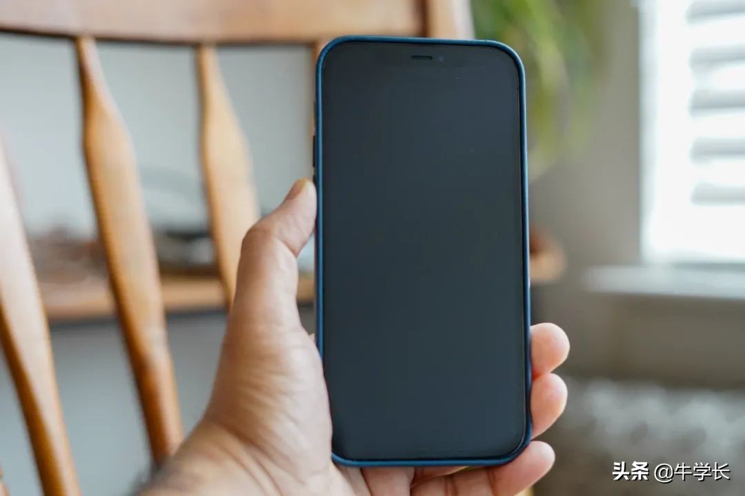 iphone12黑屏无法唤醒的原因,iphone12一直亮屏死机